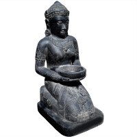 Gartenskulptur Kniende Göttin Steinguss frostbestä